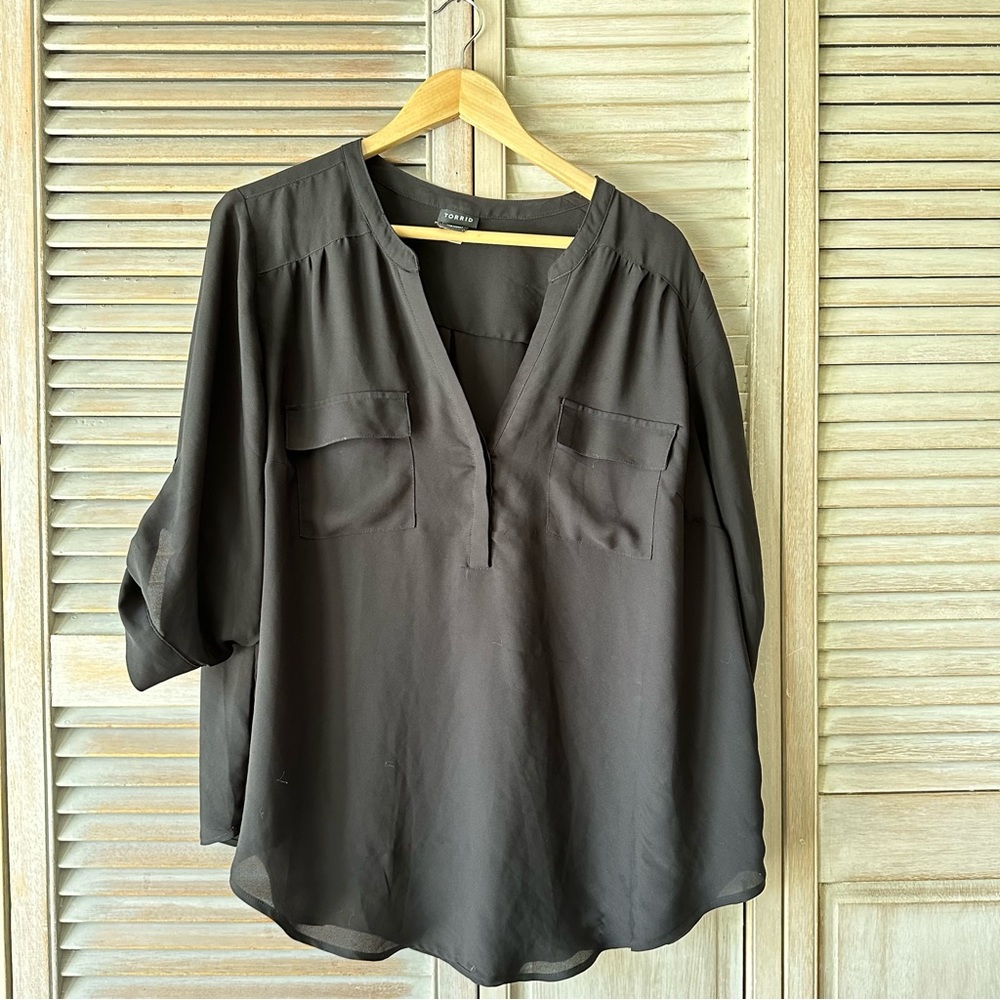 Torrid button up top